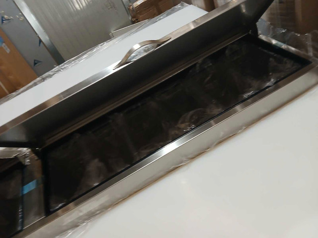 Commercial triple door pizza prep cooler!110v! cold in Refrigerators in Calgary - Image 4