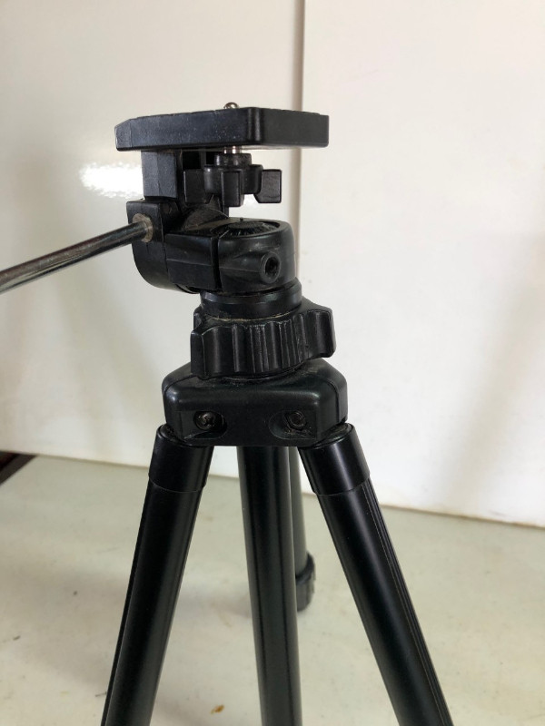 TRIPOD CAMERA STAND WITH FINE ADJUSTMENTS #F0051 in Cameras & Camcorders in Edmonton - Image 3