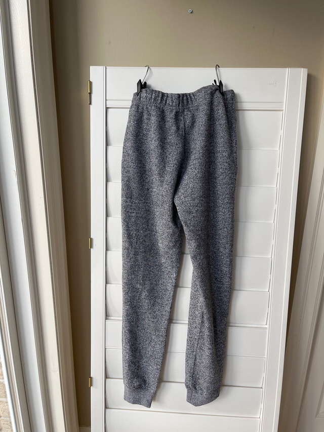 NWOT ROOTS kids cotton /polyester blend sweat pants  size 14  in Kids & Youth in Napanee - Image 2