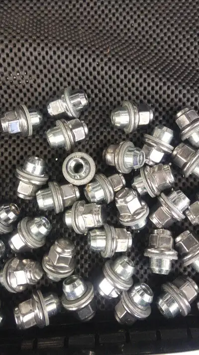 Sell 20 wheel nuts for Infiniti/Nissan 2014 and up. Also have Infiniti QX80 nut for $90