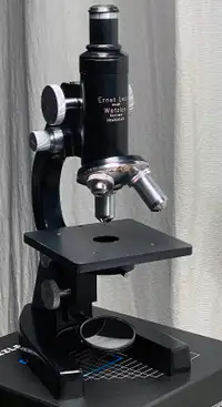 Vintage Leica Ernst Leitz Wetzlar Microscope 3 objectives Mint.