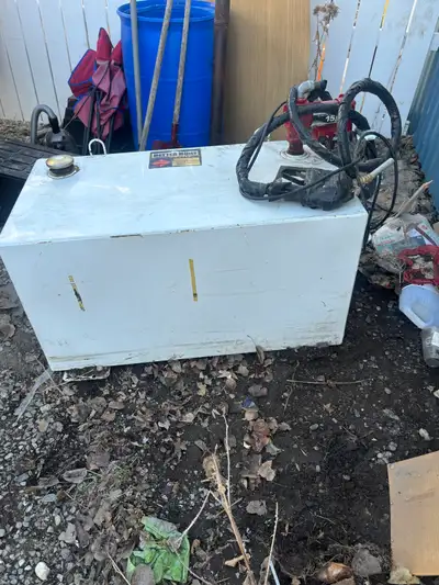 Deisel slip tank white with pump. 400 litre tank Works good