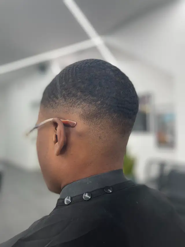 Free Apprentice Haircuts | Barber Theory Toronto in Health and Beauty Services in City of Toronto - Image 3