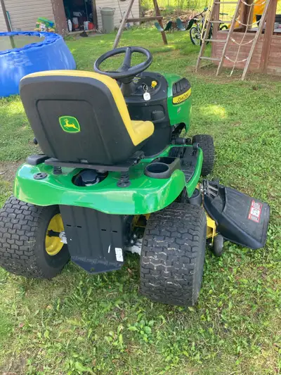 John Deere E140 Riding Lawn Mower, View more