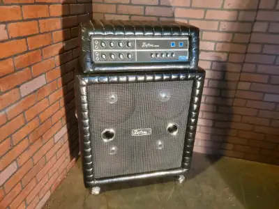 Ampli vintage Kustom 250-2 pour guitare, avec cabinet 4x12 et les housses...$850 ou échange contre u...