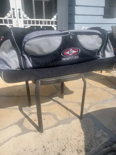 The Easton Octane Wheeled Bag is designed to meet the needs of players who need a reliable and spaci...