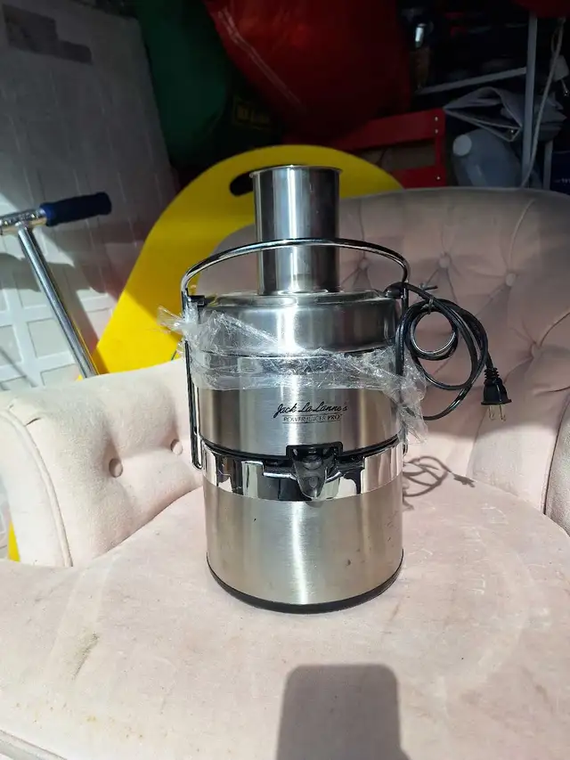 Waring juice extractor in Processors, Blenders & Juicers in City of Toronto - Image 4