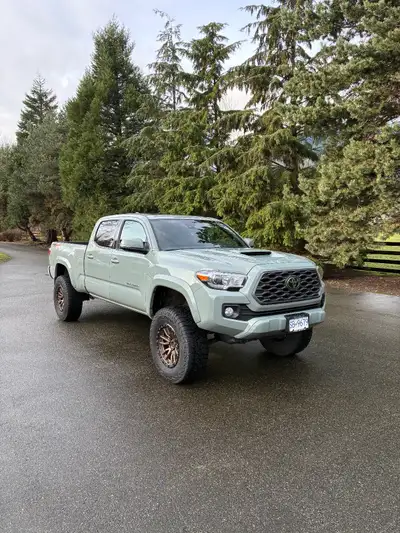 2022 Toyota Tacoma TRD Sport – Lunar Rock • 168,000 km • Immaculate condition – very well maintained...