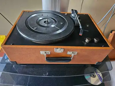 Large Tan Crosley Keepsake Deluxe Suitcase Turntable, View more