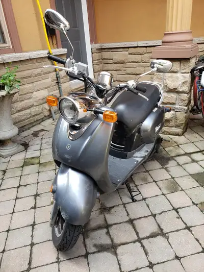 Selling my adorable 2006 Yamaha Vino. Super fuel efficient and fun for the summer, and one of the sm...