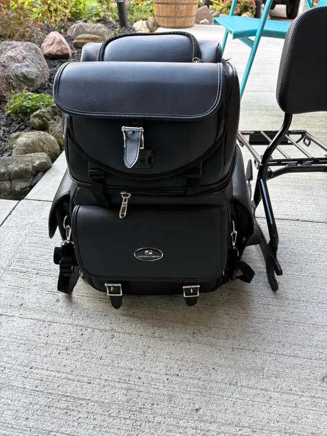  Indian Challenger backrest,cargo rack and Saddlemen bag in Motorcycle Parts & Accessories in Mississauga / Peel Region - Image 5