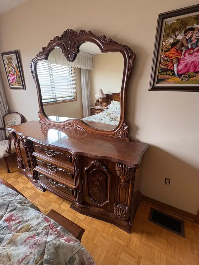 Ensemble de chambre à coucher à vendre in Beds & Mattresses in City of Montréal - Image 7