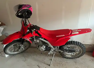 Almost Brand new only 5 hours on it. Lightly ridden. Purchased from Clare's in April 2025 to ride wi...