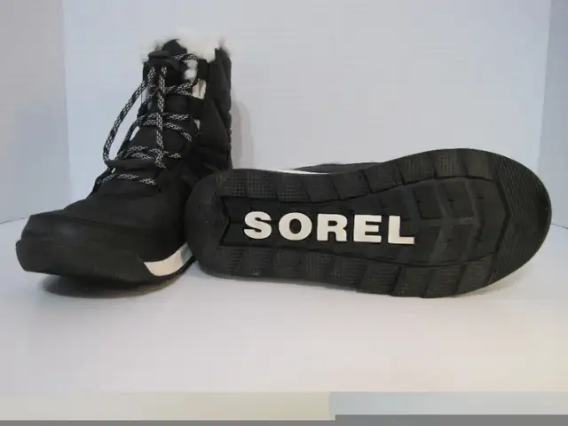 Boys' Sorel Winter Boots Size 3Y in Other in Oakville / Halton Region - Image 2