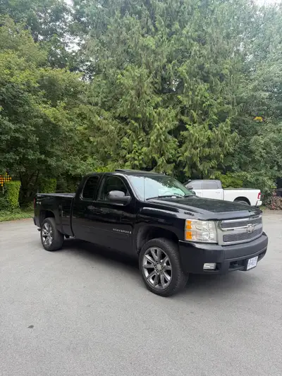 Selling my 2007 Silverado. I bought this truck originally when my diesel was down and needed a truck...
