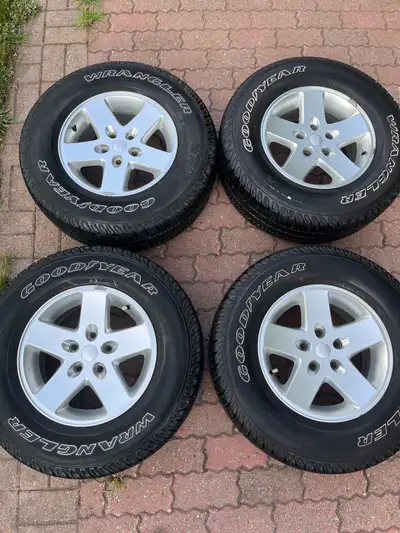 Set of 4 Jeep Wrangler rims with Goodyear Wrangler SR-A tires Size P255/75R17 9/32 tread depth still...