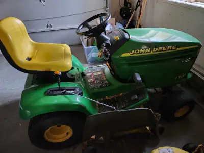 48" deck, hydrostatic transmission, 17hp liquid cooled Kawasaki engine, good working condition. No h...