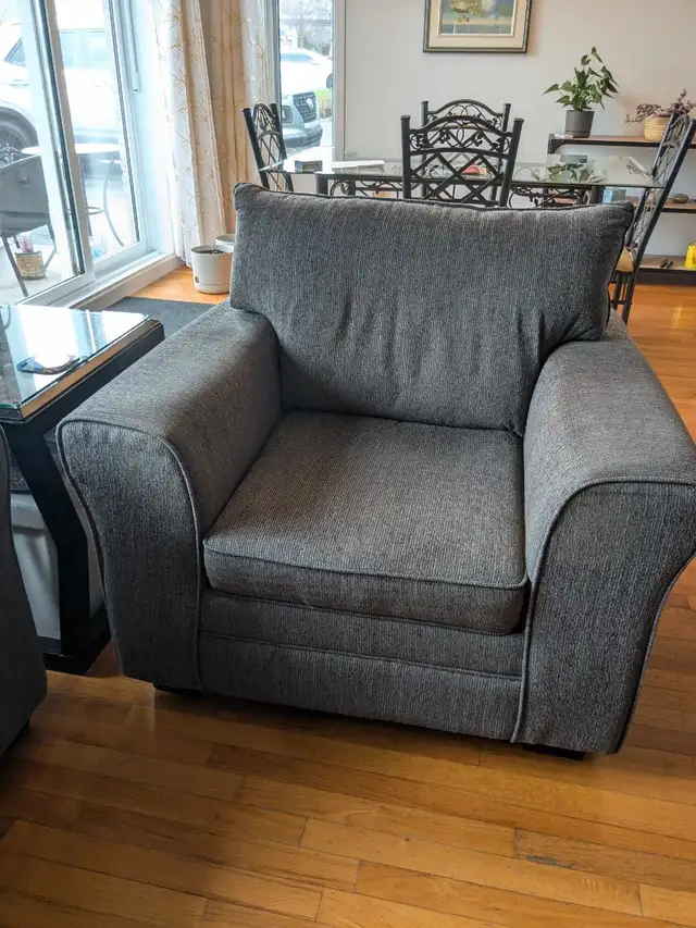 fauteuil  de salon in Couches & Futons in Saint-Hyacinthe - Image 3