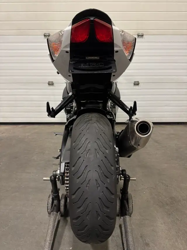 2017 GSXR 750 in Sport Bikes in Edmonton - Image 6