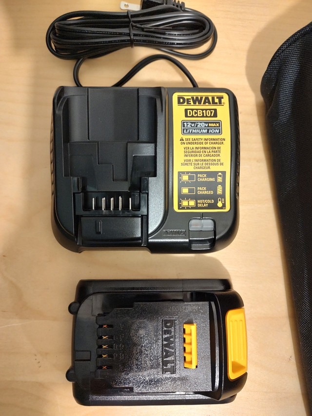 Brand new DeWalt Lithium-Ion Battery charger, 20V 1,5Ah Battery  in Power Tools in City of Toronto - Image 2
