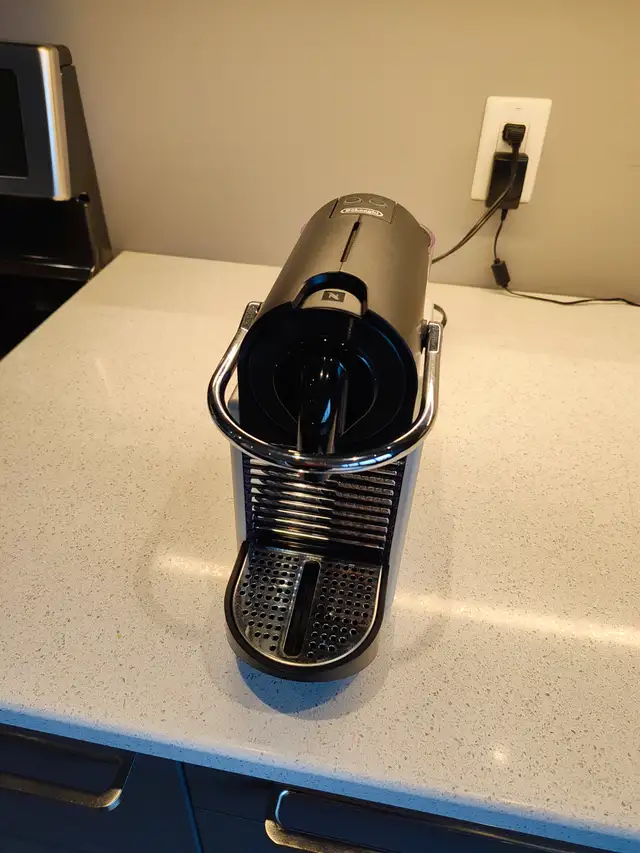 Nespresso Pixie Espresso Machine in Coffee Makers in Ottawa - Image 7
