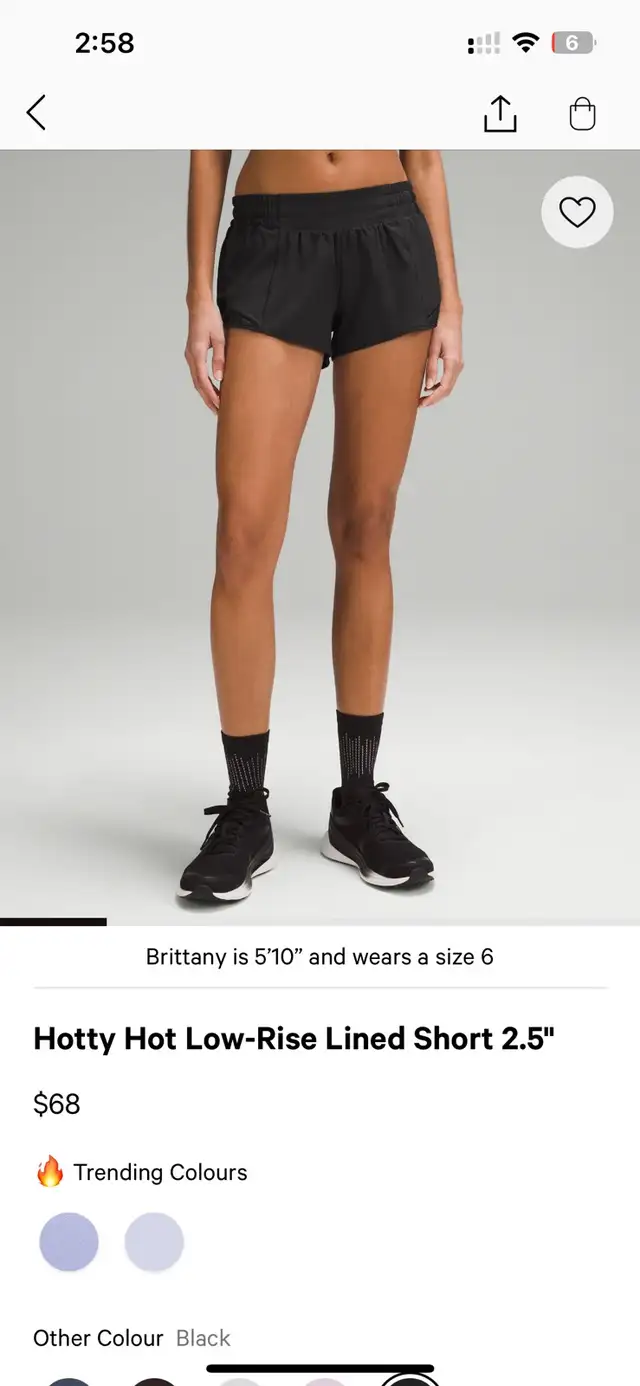 Lululemon hotty hot low rise shorts black in Women's - Bottoms in City of Toronto - Image 2