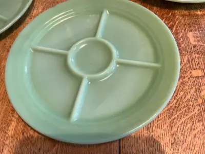 Fire King assiettes verre de lait  Jadeite 175$ chacune rare, View more