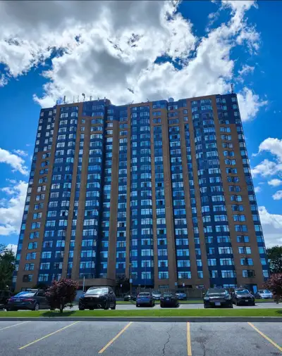 Well-maintained, 1+1 bedroom apartment with a great, unobstructed view in a fantastic location in Sc...