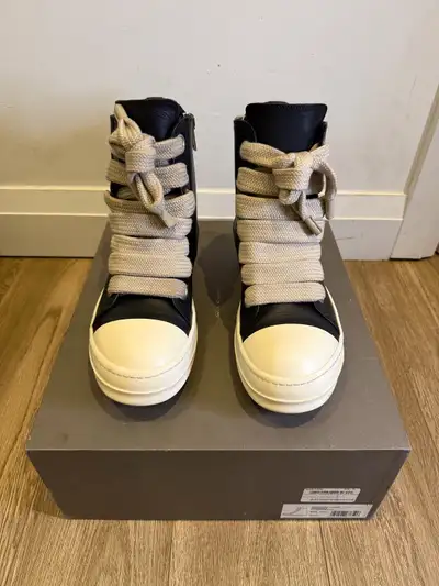 Step out in style with these used Rick Owens high-top sneakers, size 10.5, featuring a distinctive d...