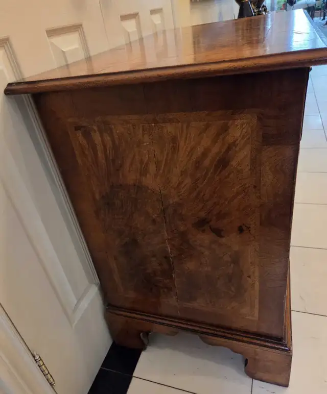 Early 18th Century Walnut Chest of Drawers in Hutches & Display Cabinets in City of Toronto - Image 8
