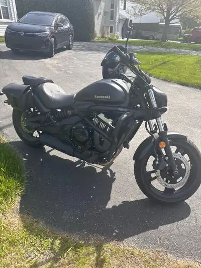 Kawasaki vulcan s 650 2023 14 000 km Ready to go . News tires Best bike pour longue trip . Price is...