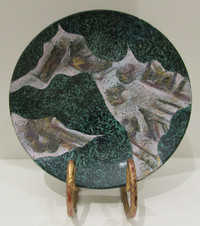 NEW, "LAM LEE" GREEN HANDCARVED & PAINTED PLATE WITH STAND