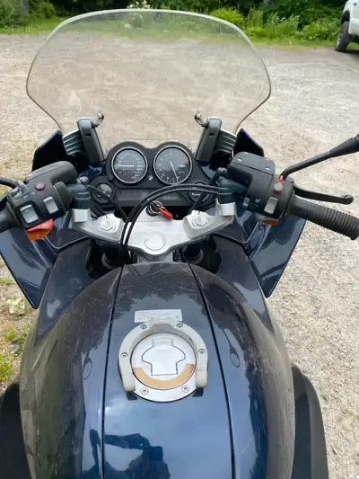 Moto BMW K1200GT 2003, avec pneus Bridgestone batlax prête à partir! - pare brise électrique de séri...