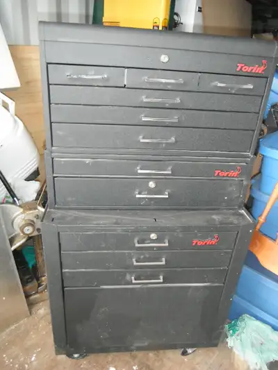 Torin 3-pc tool box set on rollers. 27" wide, 17" deep and 53" high. Very good quality unit with smo...