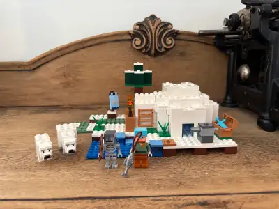 21142 LEGO Minecraft The Polar Igloo, View more
