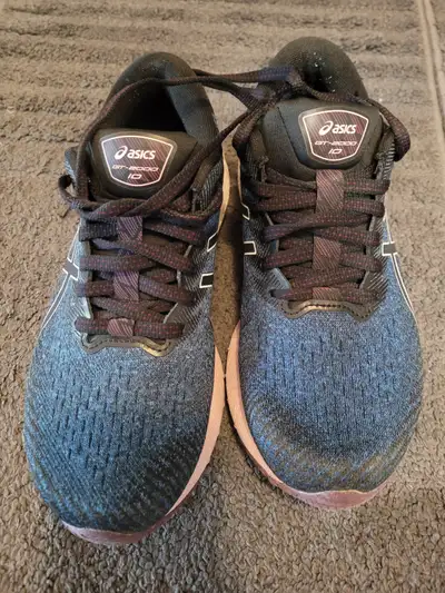 Only used a few times. Like new - see photos of shoe soles. Pickup in downtown or midtown Toronto. C...