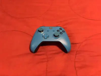 Blue Xbox One / Series S|X / Windows PC controller, usb wire not included. It works perfectly and is...