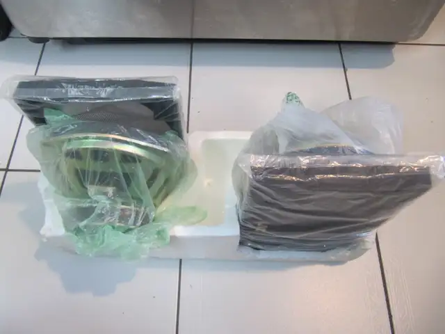 Vintage JVC Model CS-6934 6x9 Car Stereo Speakers NEW Cir 1980s in Speakers in Mississauga / Peel Region - Image 3