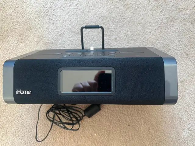 iHome iPhone Dual Charging Stereo FM Alarm Clock Model iDL45 in General Electronics in Markham / York Region - Image 2