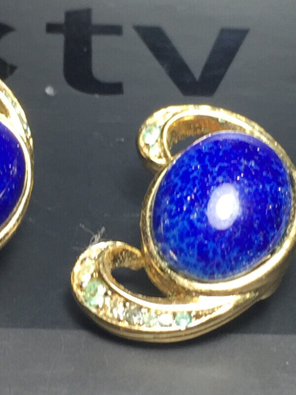 Vintage DORLAN Clip-on Earrings Blue Stone in Arts & Collectibles in Vancouver - Image 2
