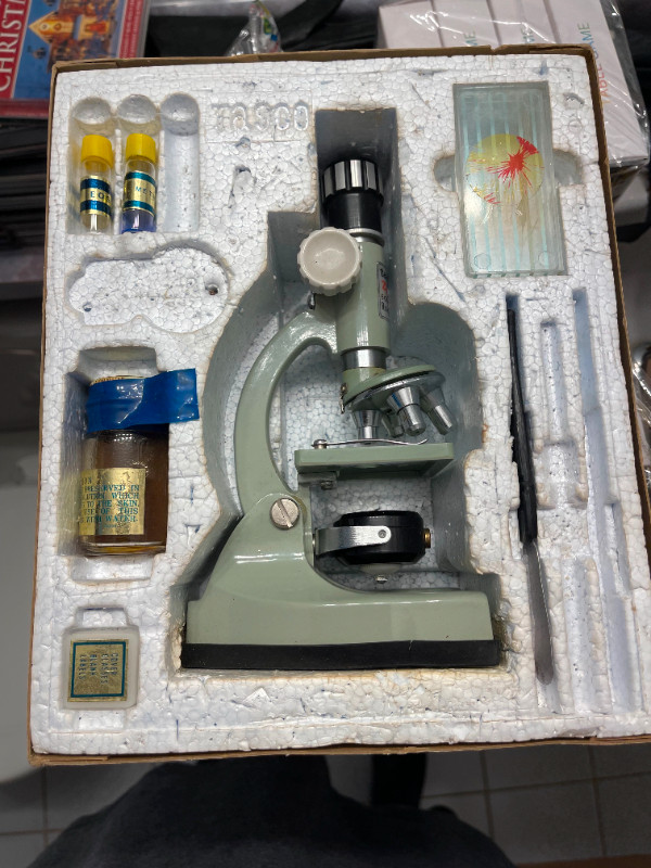 Vintage 1966 - Tasco Microscope Kit in Hobbies & Crafts in Burnaby/New Westminster - Image 4