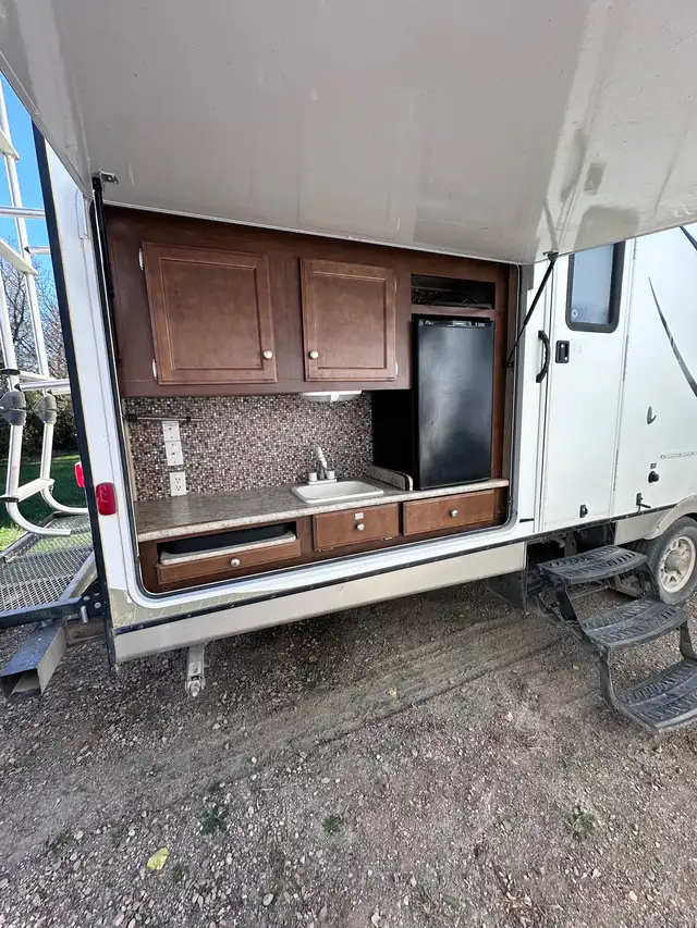 2014 Venture Sporttrek 320VIK *sale pending* in Travel Trailers & Campers in Regina - Image 4