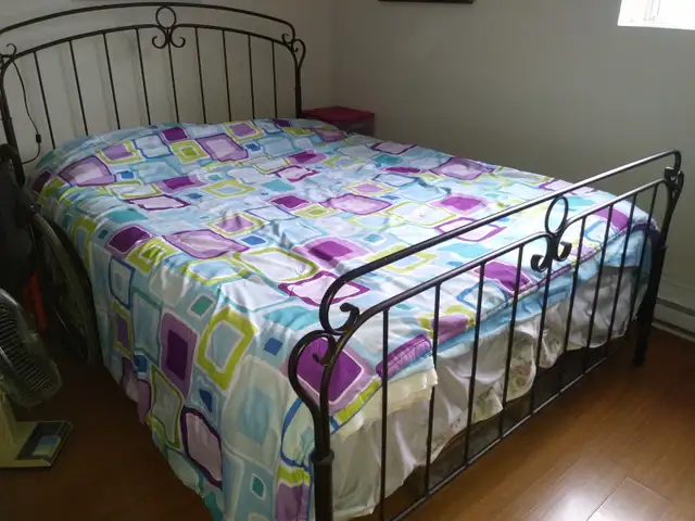Lit Queen in Beds & Mattresses in Laval / North Shore - Image 4