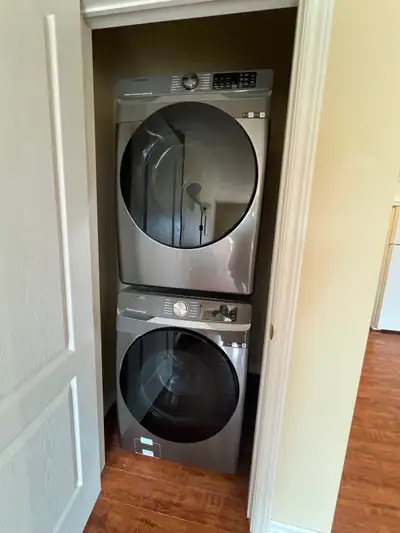 Spacious 2 bedroom unit in a quiet apartment building, Brand new Washer and dryer in the unit, Concr...