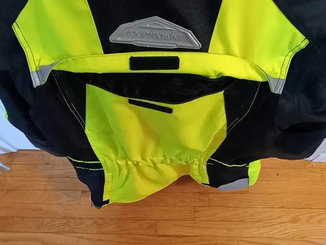 Women's Motorcycle Jacket in Women's - Other in Oakville / Halton Region - Image 5