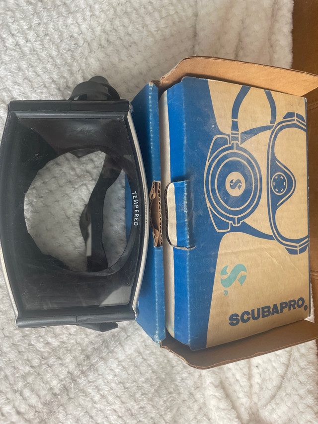 Vintage Scubapro mask, full foot fins and snorkel in Water Sports in Saskatoon - Image 2