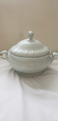 Hutschenreuther Germany Dresden SELADON covered dish