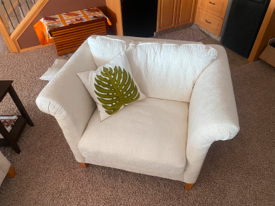 COZY Offwhite Sofa and Chair