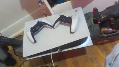 ps5 + 2 manettes, View more