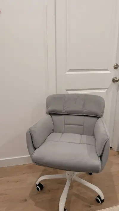 Brand New Doesn't fit my space & I'm past the return window Adjustable